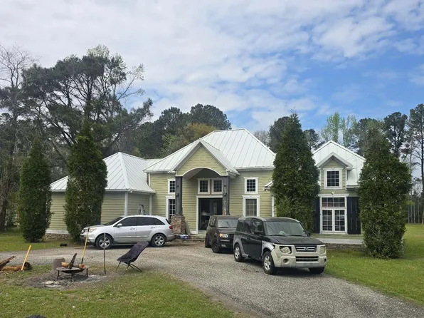 208 Ambassador Ave, Moncks Corner, SC 29461