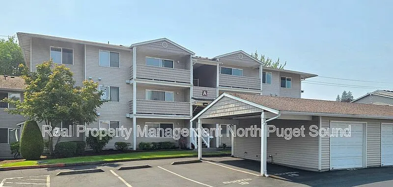 2 bed, 2.0 bath, 921 sqft, $1,895 — Photo 1