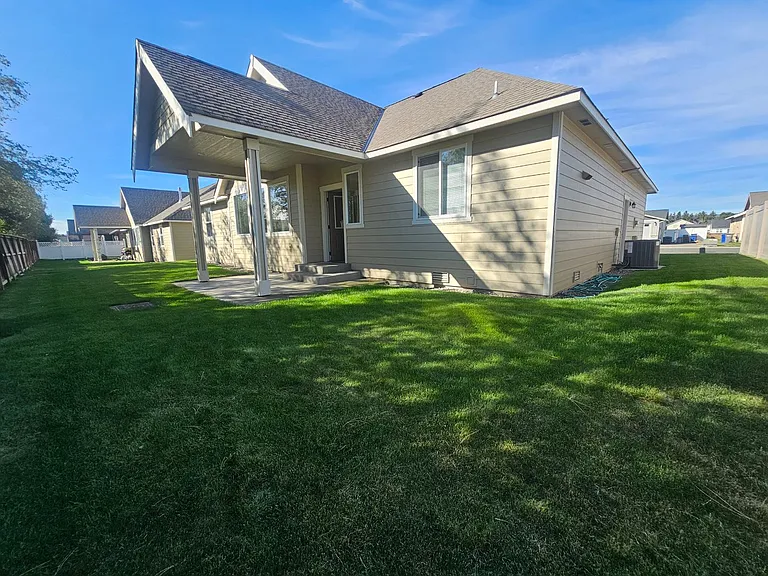 2606 N Columbia St — Photo 28