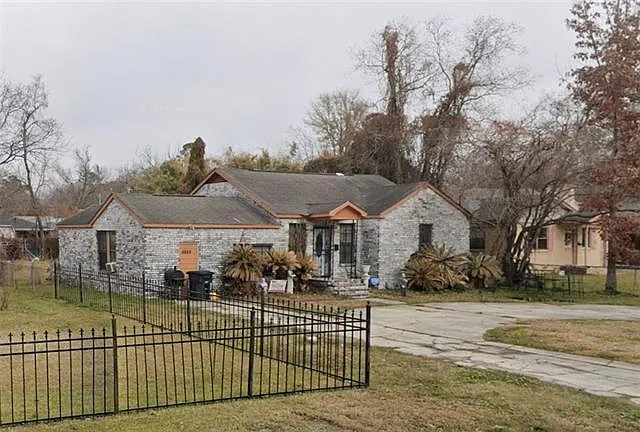 4 bed, 1.0 bath, 1500 sqft, $1,500 — Photo 4