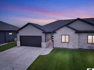 7717 Aero Dr, Lincoln, NE 68516