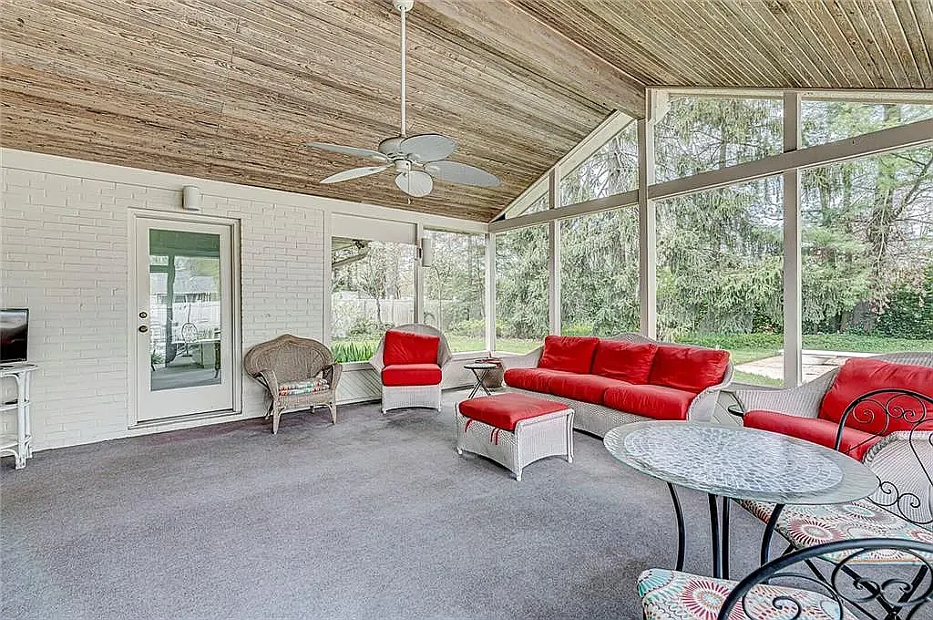 3 bed, 3.5 bath, 5000 sqft, $2,900 — Photo 2
