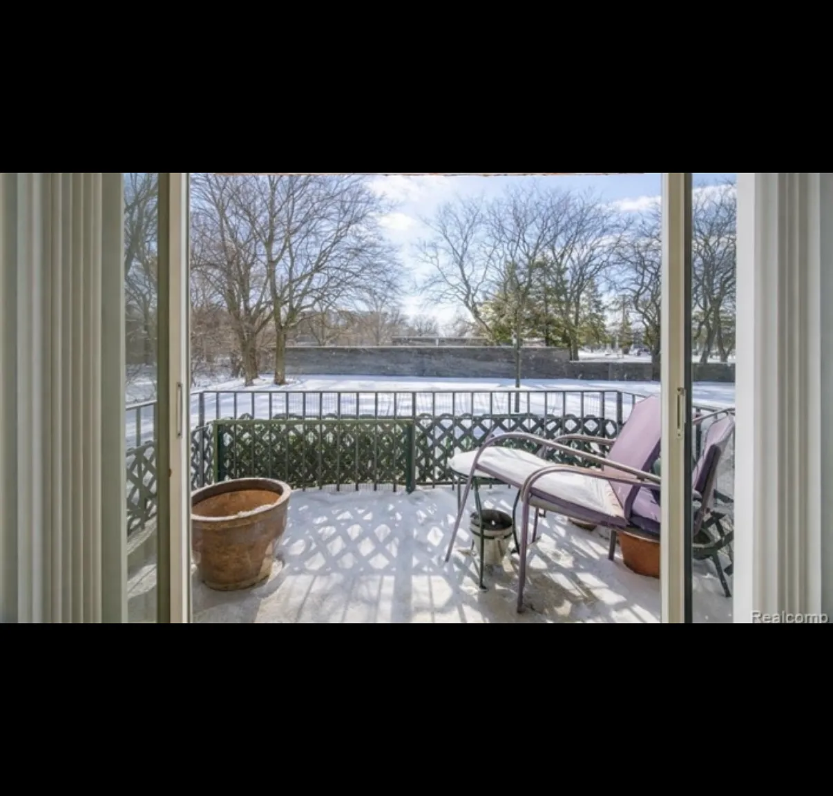 2 bed, 868 sqft, $1,400 — Photo 2