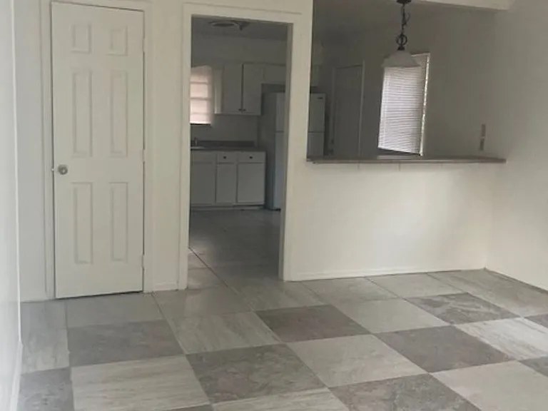 3002 Pineland Dr — Photo 2