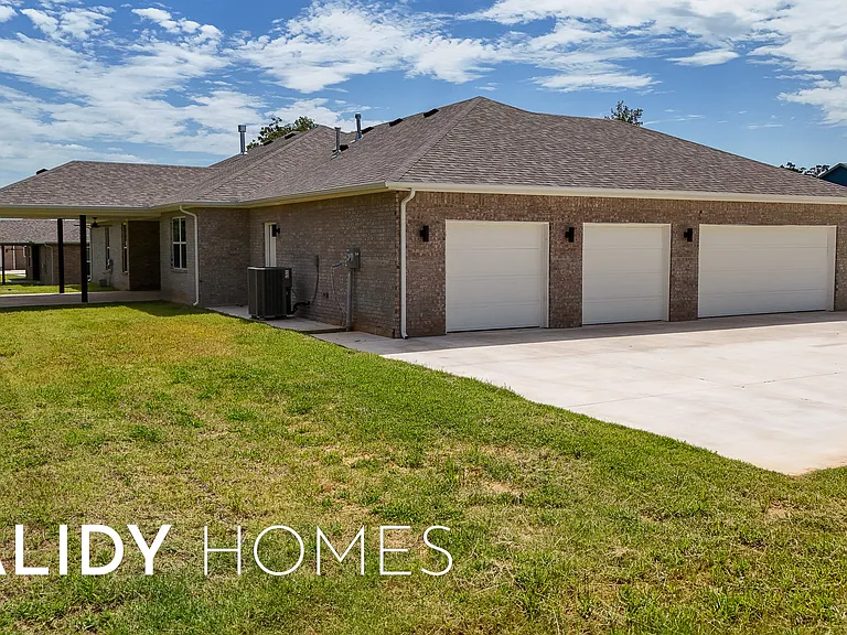 1724 Salma Rd — Photo 32