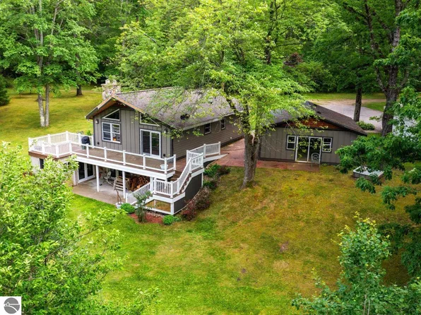 10368 McClish Rd, Mesick, MI 49668