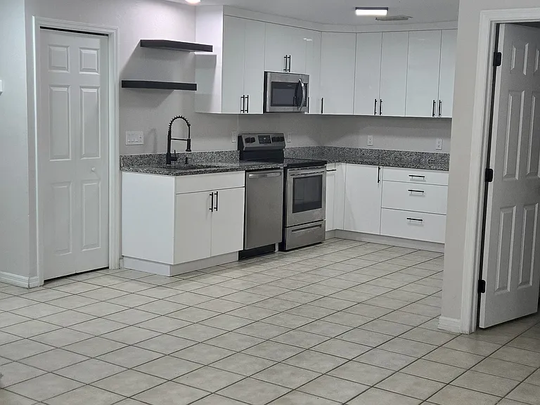 2435 Paul Ave S — Photo 2