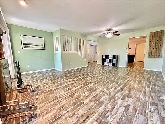 3rd image of 1255 Valley View Dr #4-6