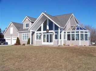 10 Maynard Ct, Grand Isle, VT 05458