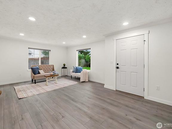 3rd image of 10112 SE 200th St