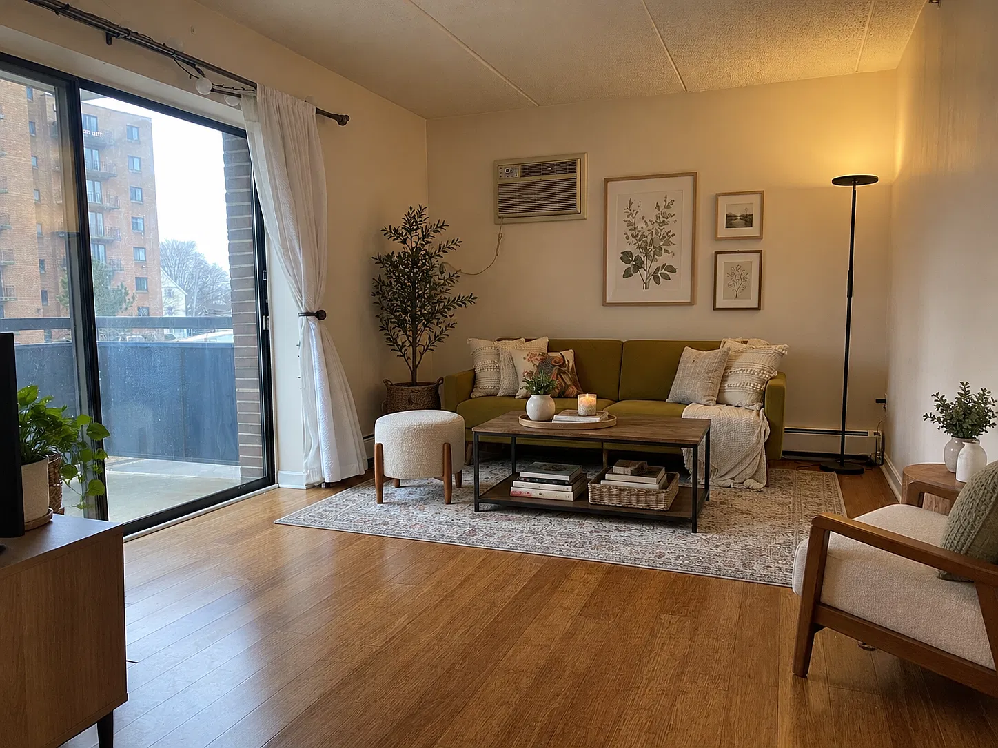 1 bed, 640 sqft, $2,150 — Photo 1