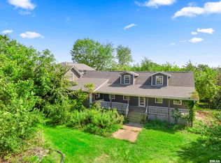 3074 Cole Hollow Rd, Pekin, IL 61554