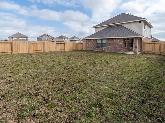 3rd image of 3221 Honeysuckle Dr