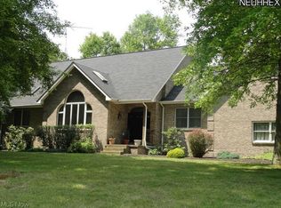 1561 Greensleave Cir, Hubbard, OH 44425