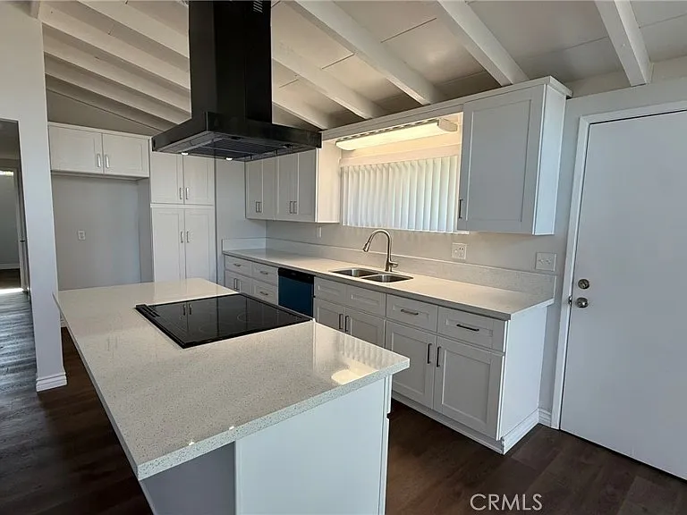 1002 E Walnut Ave — Photo 1