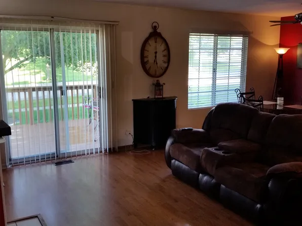 201 Village Creek Dr, Lake In The Hills, IL 60156
