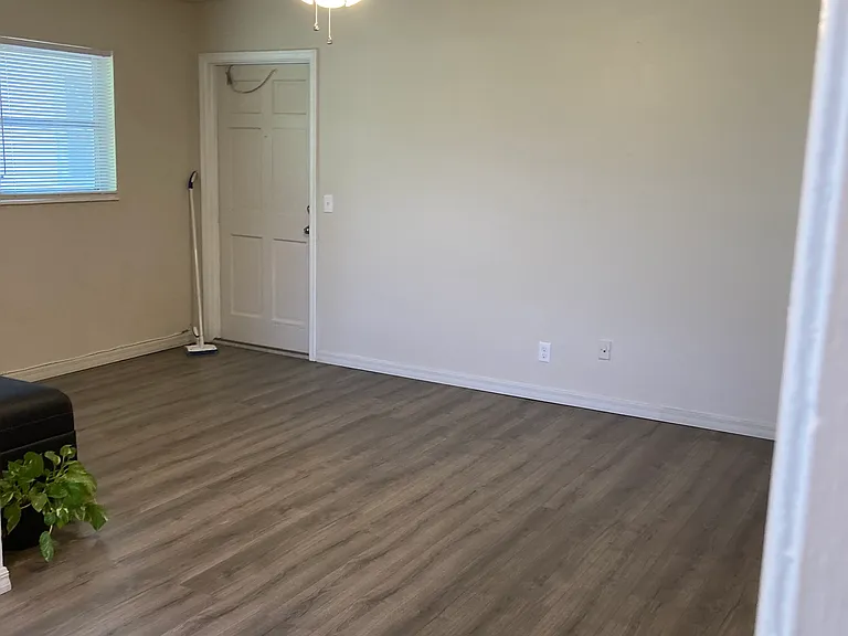 221 SE 3rd Ave #8B — Photo 2