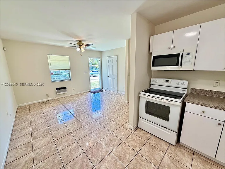 4801 SW 18th St #2 — Photo 5