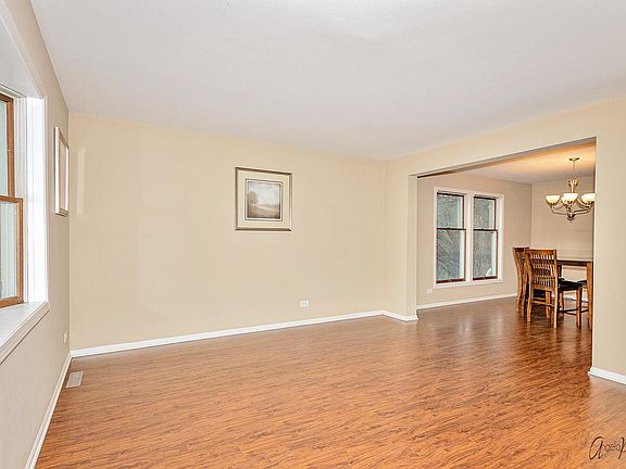 4th image of 270 Pine Hill Ct