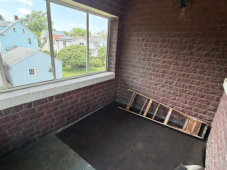 207 Glamorgan St NE — Photo 10