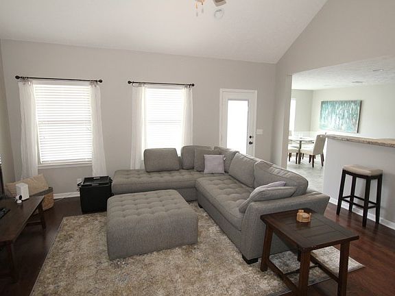 2nd image of 916 Azeri Ave