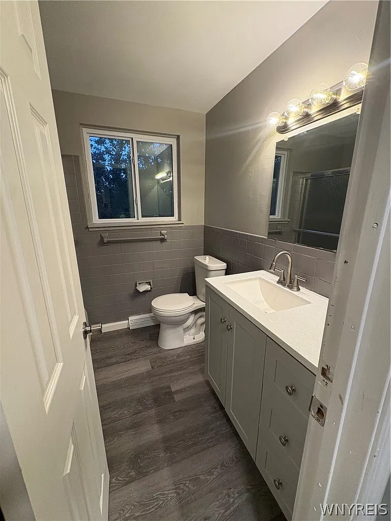 3 bed, 1.5 bath, 2320 sqft, $1,850 — Photo 4