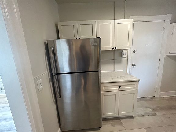 5th image of 802 N 8th St APT 2