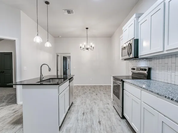 832 Chase Ln, Yukon, OK 73099
