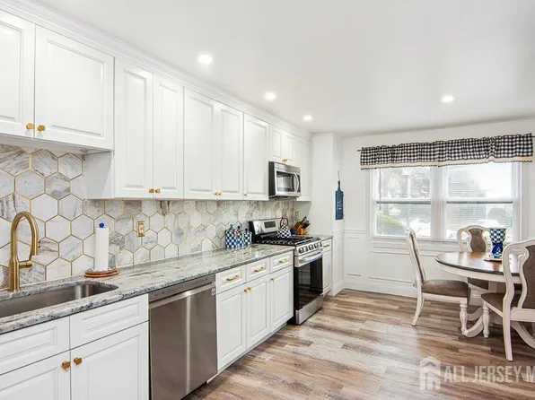 60 Highview Dr, Woodbridge, NJ 07095