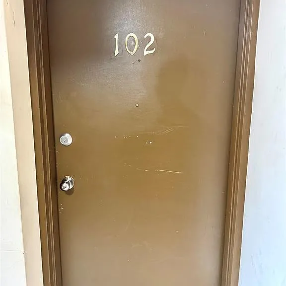 2035 University Ave W #102 — Photo 3