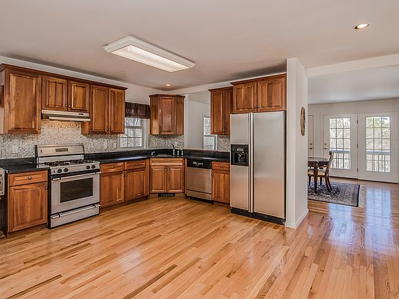 26 Winchester Ln, Plymouth