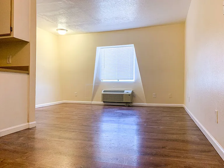 MOVE IN SPECIAL Studios @ $749.00 — Photo 18