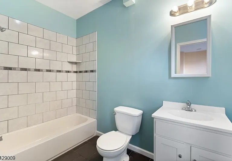 87 Columbia Ave #3 — Photo 4