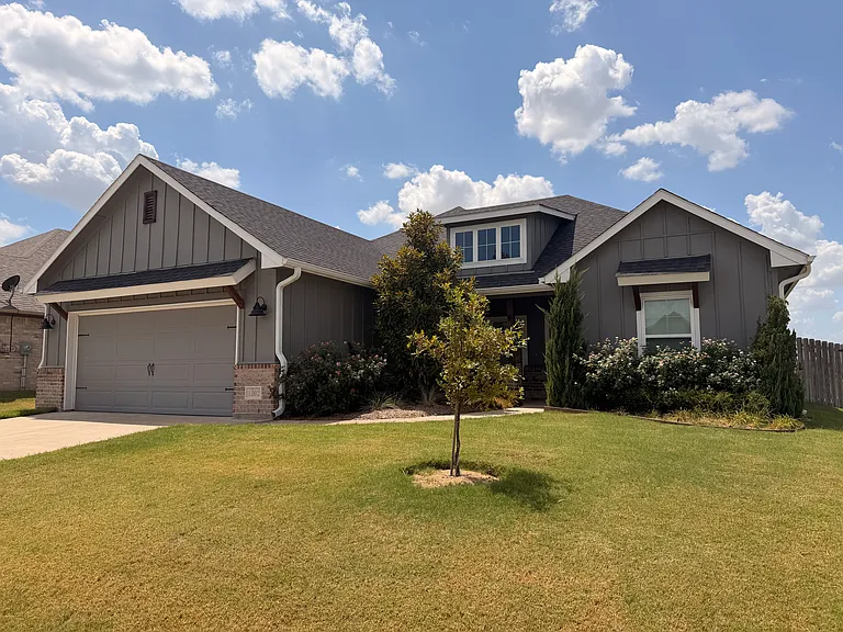 1202 Delmar Dr — Photo 1