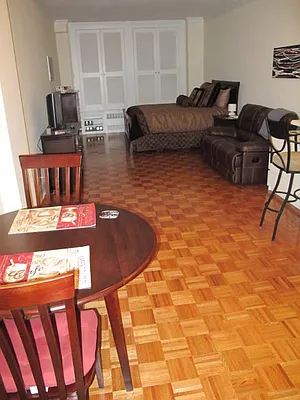 Rented by Metropolis Real Estate of Manhattan | media 8