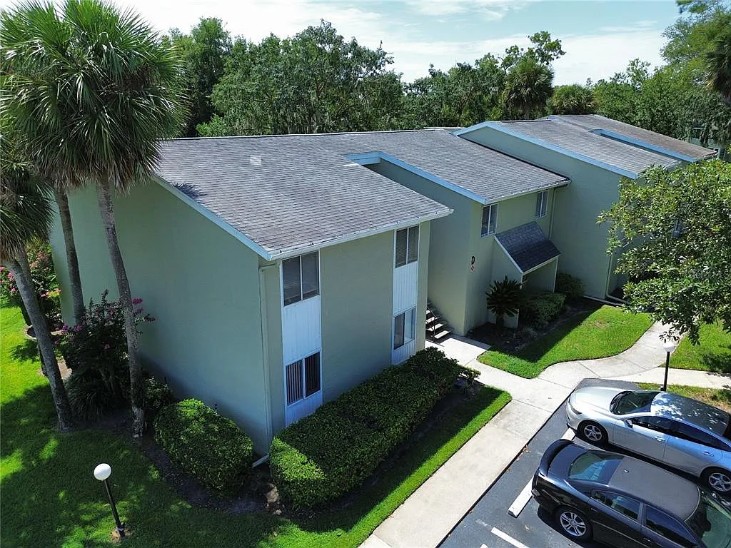 2 bed, 2.0 bath, 1072 sqft, $1,300 — Photo 2