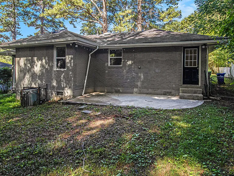 1686 Derrill Dr — Photo 24