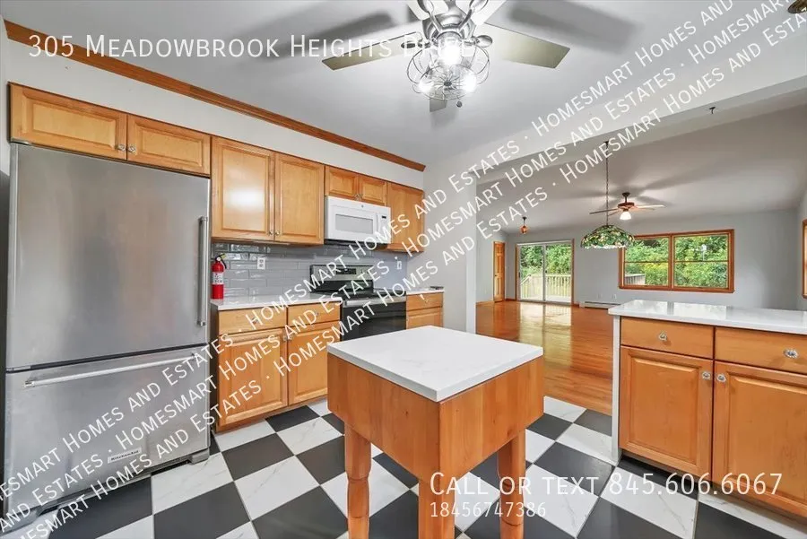 Primary Photo - 305 Meadowbrook Heights Dr