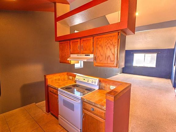 3rd image of 2748 N Pacific Dr