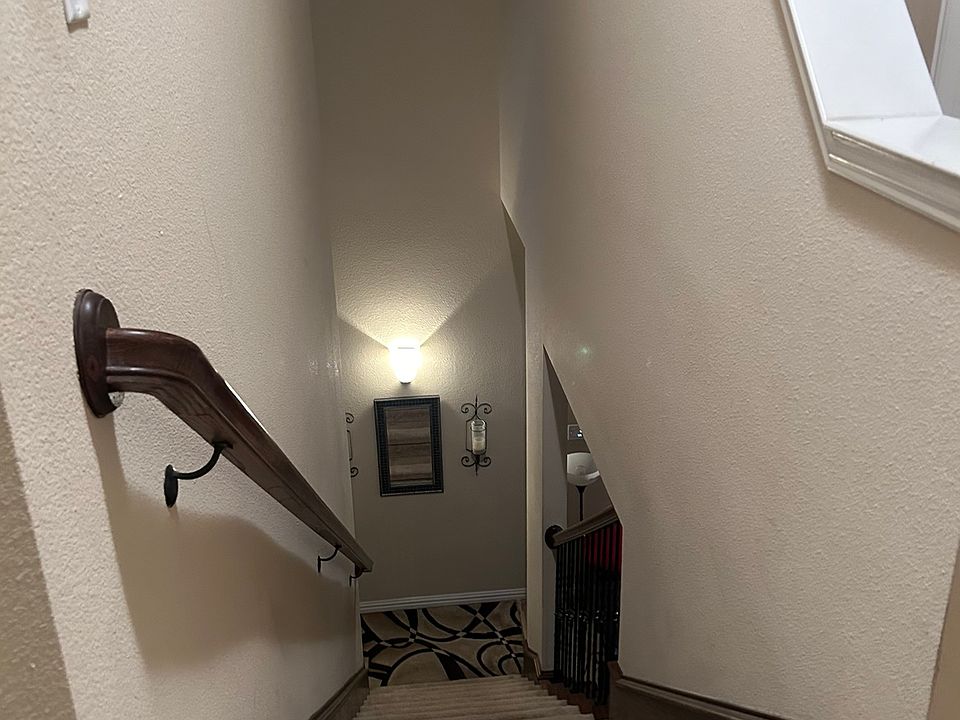 1st image of 213 Barrington Ln