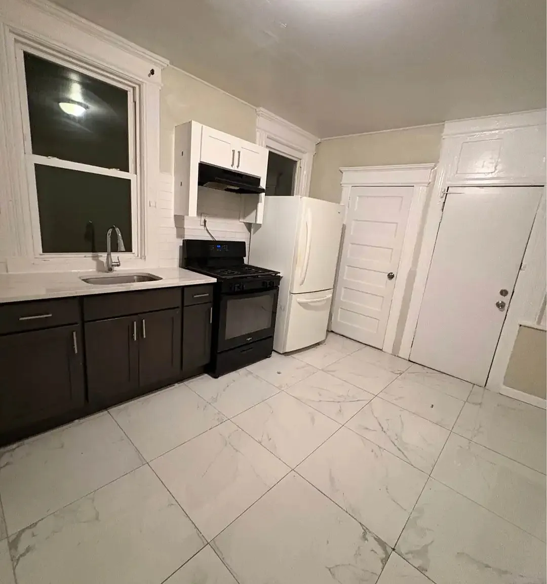 3 bed, 1.5 bath, $2,000 — Photo 1