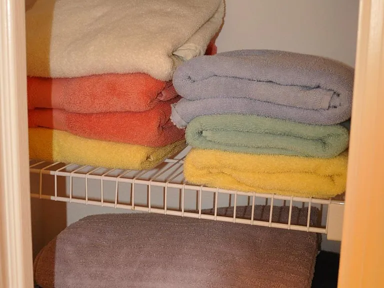 Lots of Linens & bath towels