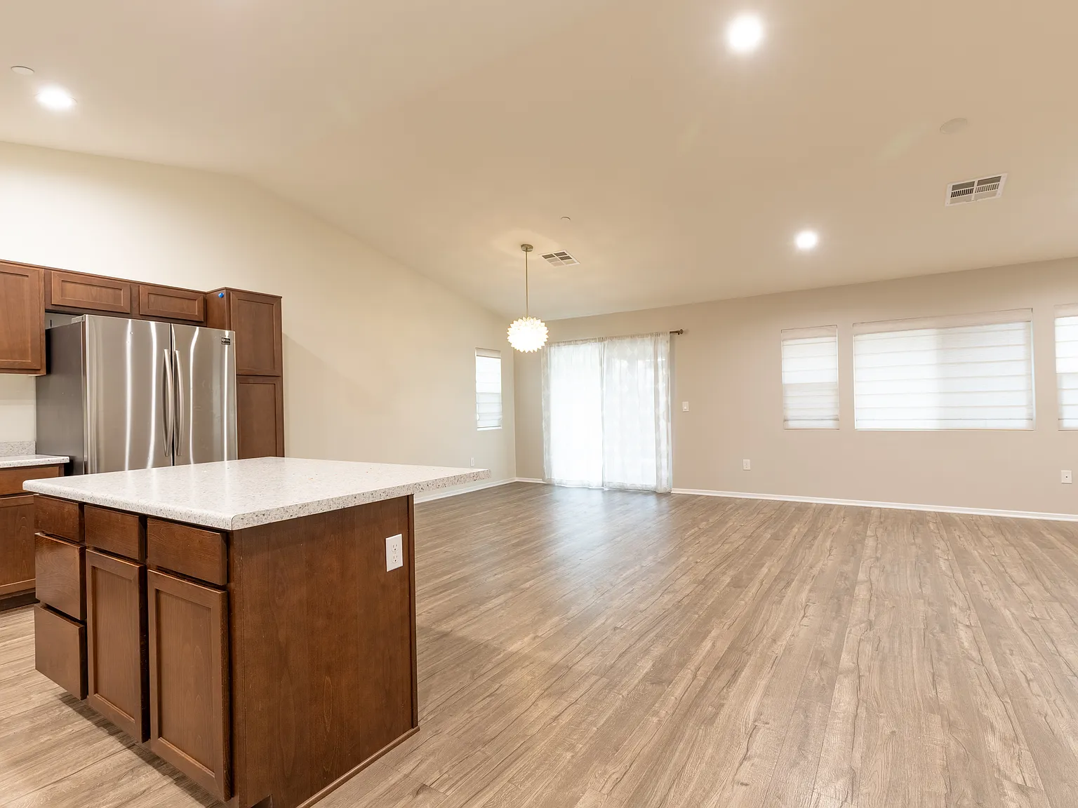 3 bed, 1363 sqft, $2,300 — Photo 3