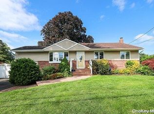 37 Bernard Ln, Commack, NY 11725