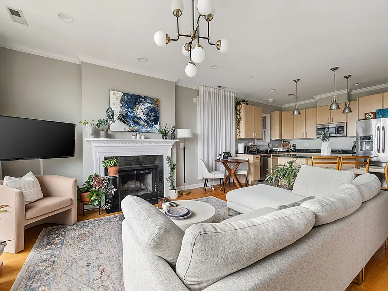 616 N May St #B — Photo 2