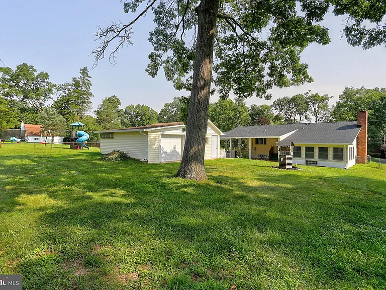 807 Danza Rd — Photo 40