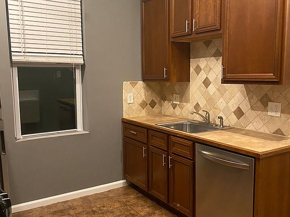 3rd image of 2620 Indiana Ave #B