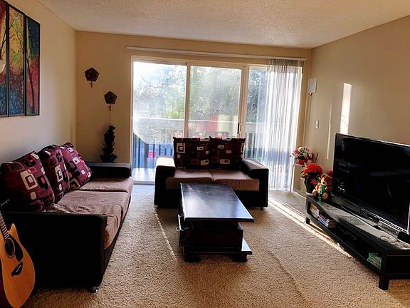 Living Room and Dining Room Pic 2
