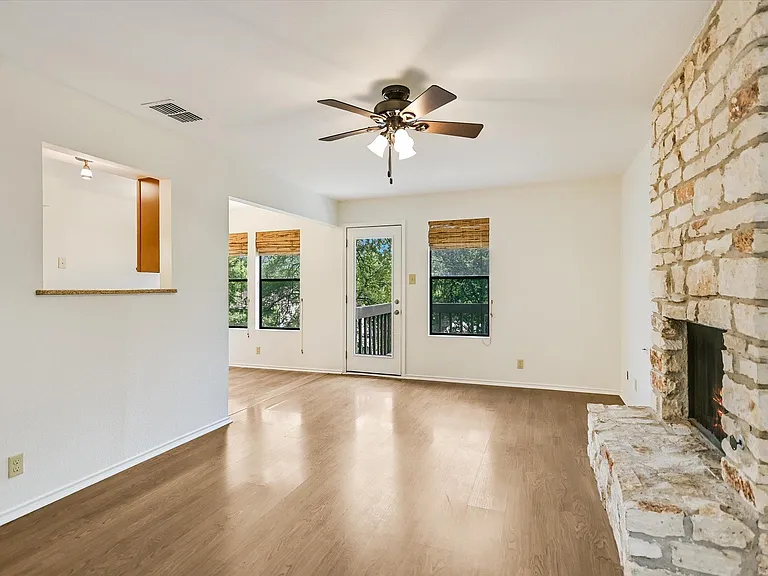 3500 Larchmont Cv #B — Photo 4
