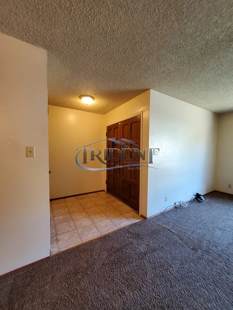 Building Photo - 231 E 18th St #A
